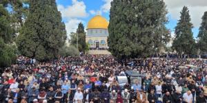 نحو 50 ألف فلسطيني يؤدون صلاة الجمعة في المسجد الأقصى المبارك - شبكة أطلس سبورت