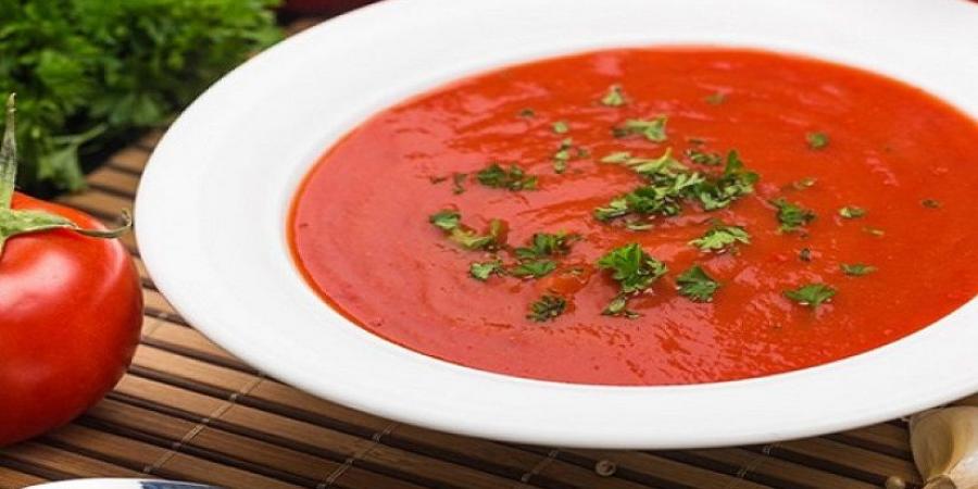 "شوربة الطماطم بالأرز والسبانخ" شهية ولذيذة ومغذية..اعرفي الطريقة - شبكة أطلس سبورت