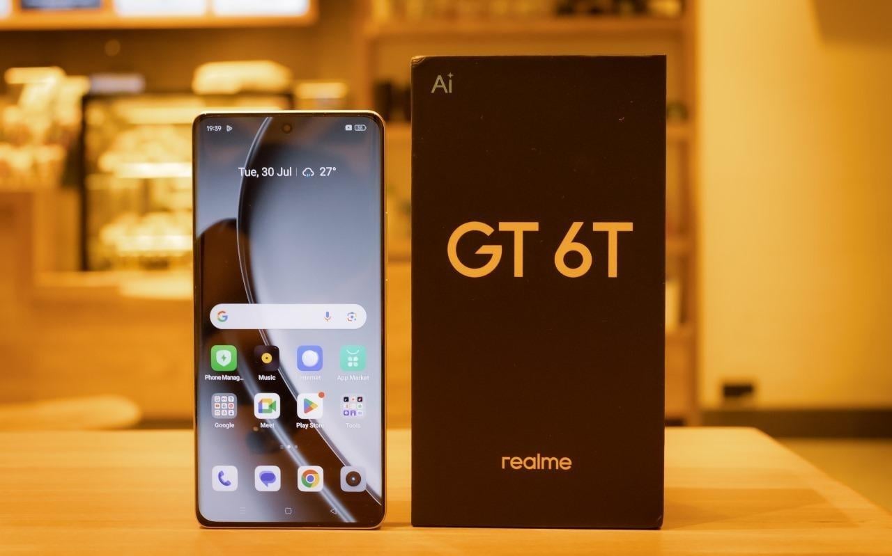 “وحش الفئة الاقتصادية من ريلمي” هاتف Realme GT 6T ببطارية قوية وشحن سريع.. أبرز مواصفاته وعيوبه