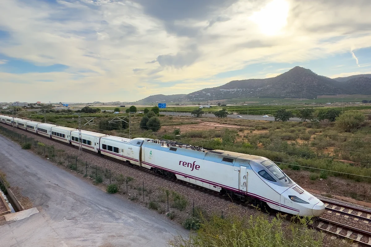 الأسرع الآن.. جدول مواعيد وأسعار قطار تالجو الفاخر على خطوط السكة الحديد Talgo Train Schedule and Prices