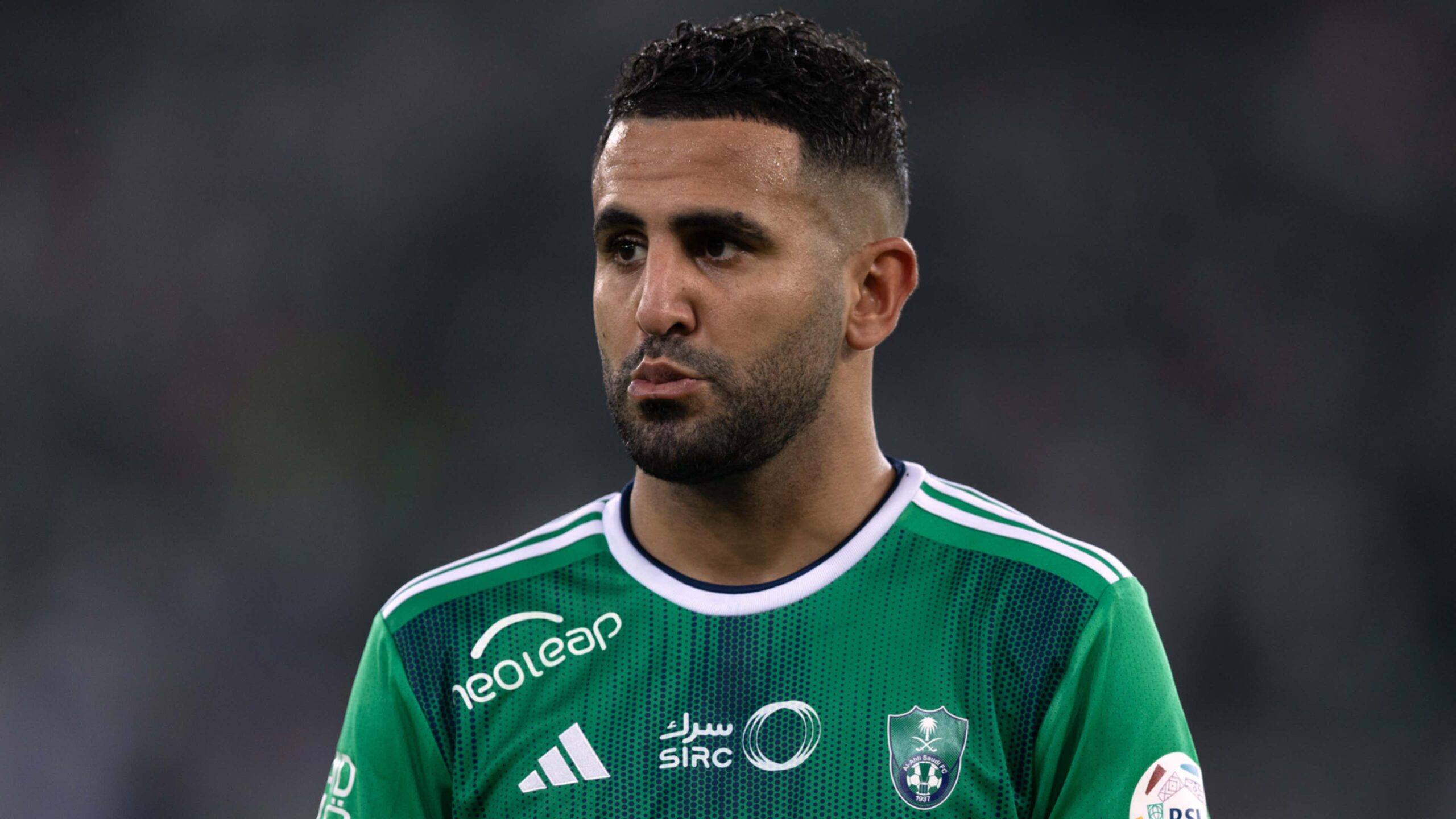 رياض محرز يرد على الانتقادات.. لست ميسي ولكن لدي بصمتي الخاصة “Riyad Mahrez”